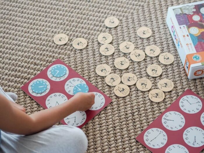 Clock. Educational Game. Captain Smart - family board game